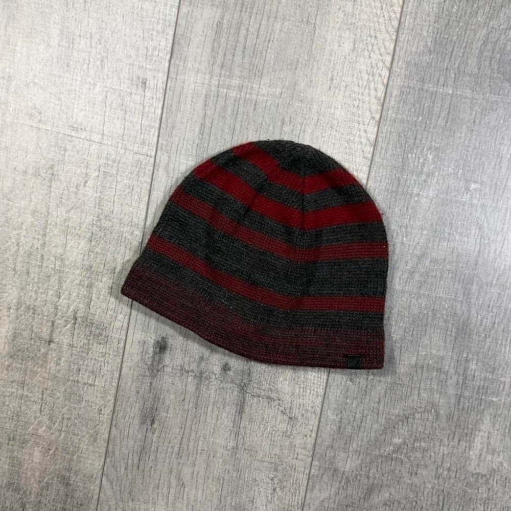 Vintage 2000s grey and red striped skater surf beanie